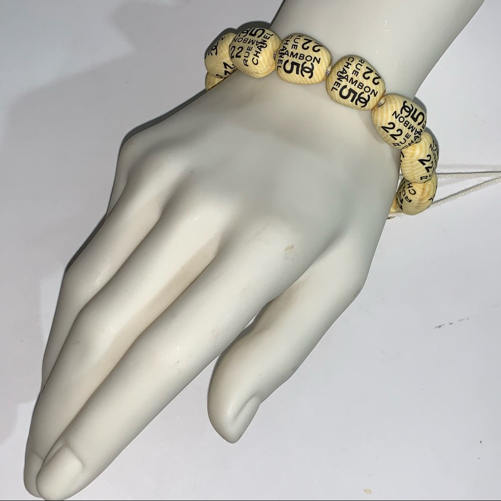 RARE!  P02 CHANEL hand carved wooden bead 22 Rue Gambon CC 5 bracelet